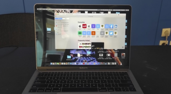   Macbook Pro A1708
