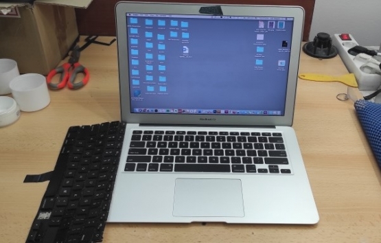   MacBook Pro 1398