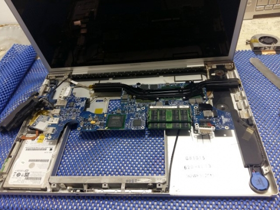   Macbook Pro A1261