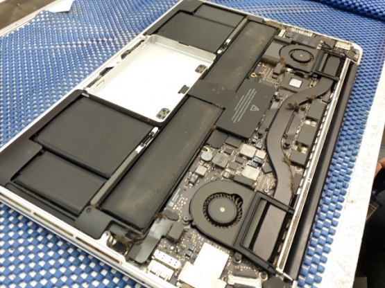   Macbook Pro A1425