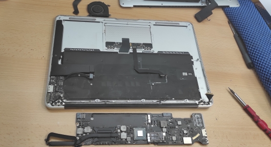    MacBook Air A1369
