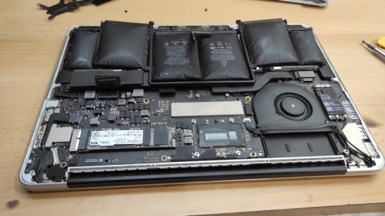   Macbook A1502