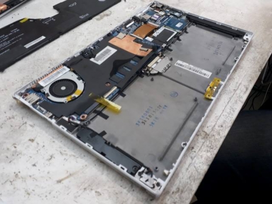   Sony Vaio SVT112
